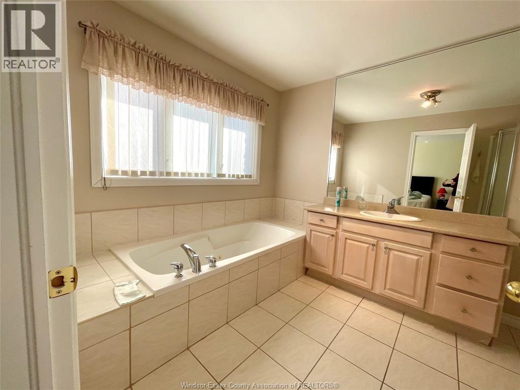 729 Donjon Court, Windsor, Ontario  N9G 2W3 - Photo 11 - 26021150