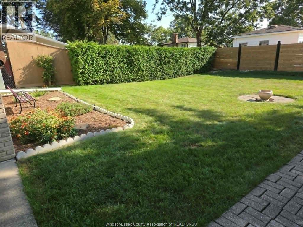 68 Edward Street, Essex, Ontario  N8M 1L7 - Photo 4 - 26021167