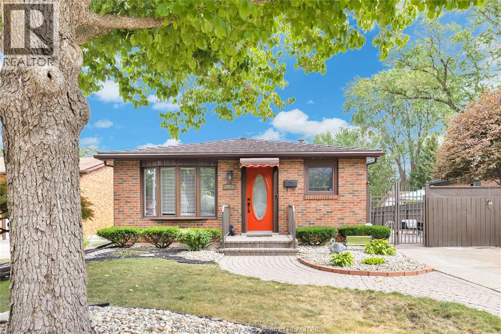 3981 Whitney, Windsor, Ontario  N9C 2C7 - Photo 2 - 26021155