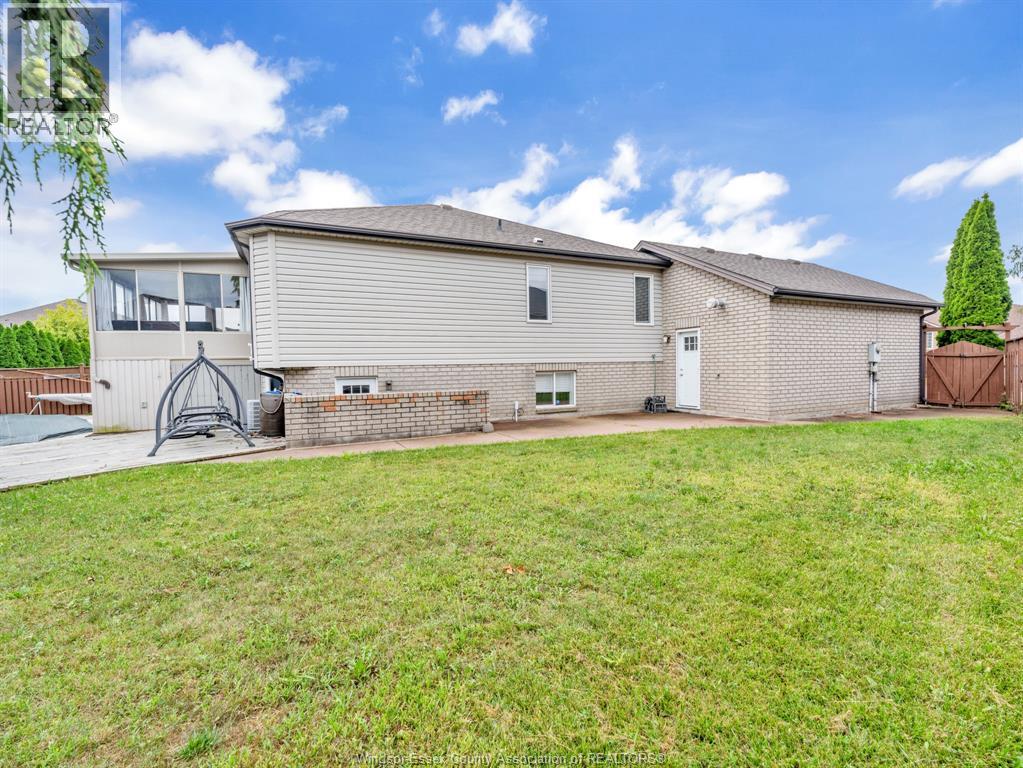 11143 Ancona Crescent, Windsor, Ontario  N8R 2K2 - Photo 5 - 26021124