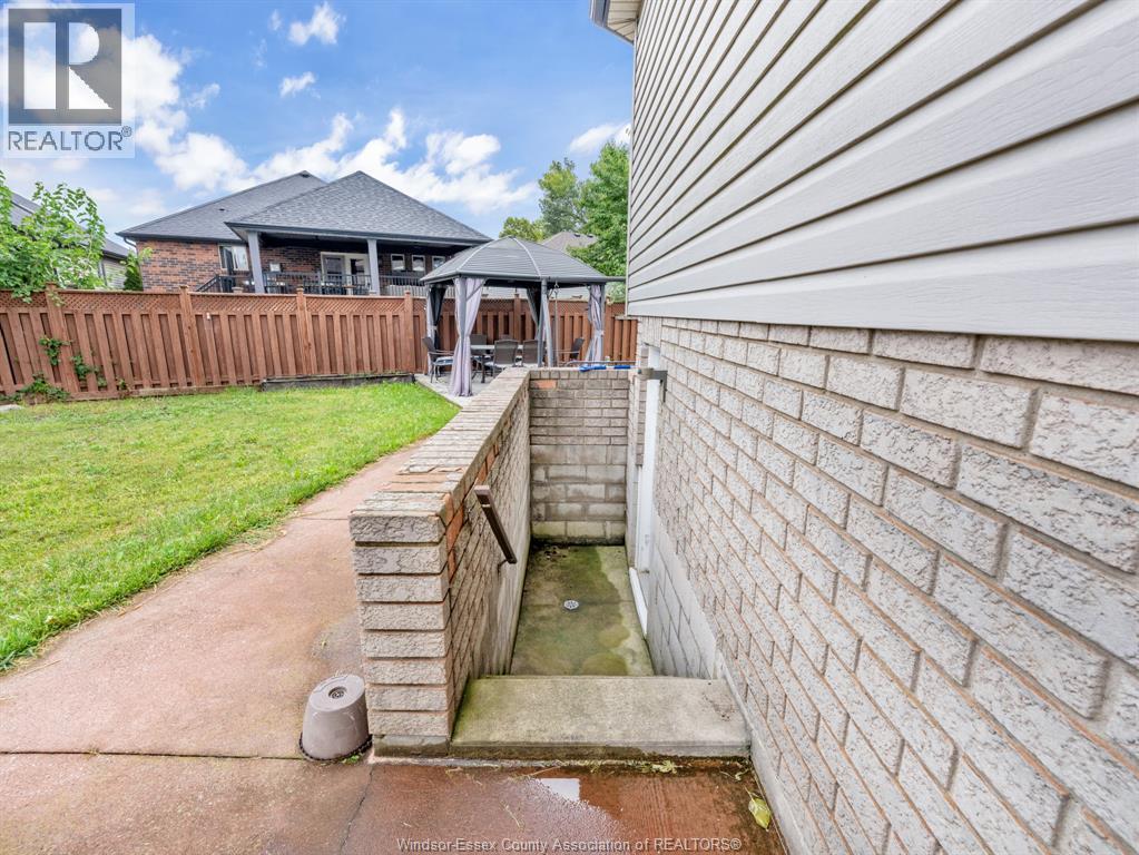11143 Ancona Crescent, Windsor, Ontario  N8R 2K2 - Photo 6 - 26021124