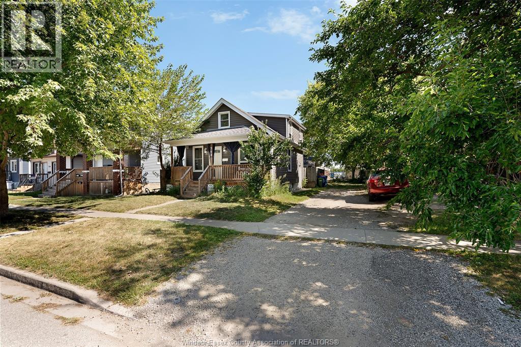 768 Mckay, Windsor, Ontario  N9B 2A1 - Photo 2 - 26021209