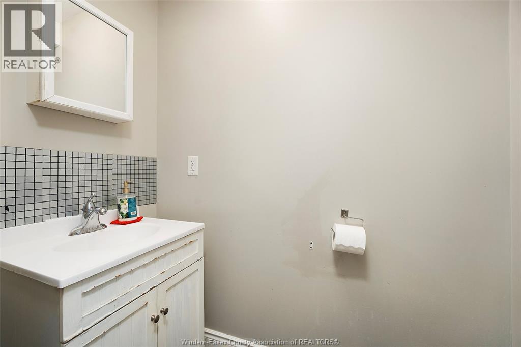 768 Mckay, Windsor, Ontario  N9B 2A1 - Photo 21 - 26021209