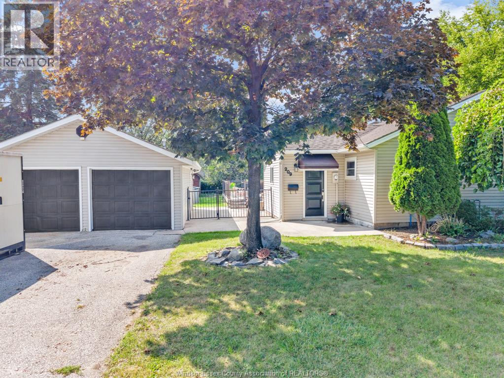 209 St. Andrews, Lakeshore, Ontario  N8N 3L4 - Photo 1 - 26021244