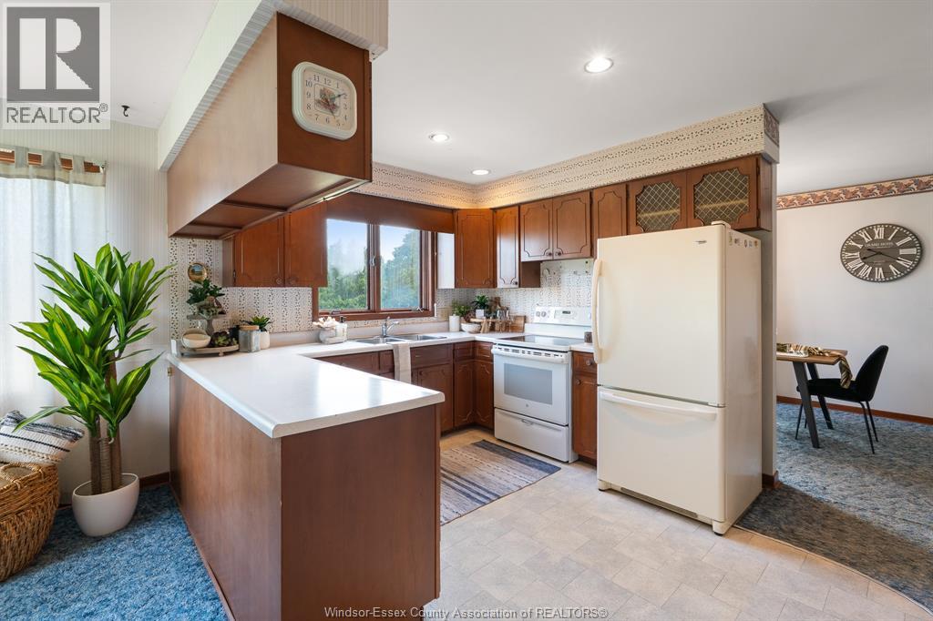 575 Talbot Road East, Leamington, Ontario  N8H 3V6 - Photo 11 - 26021185