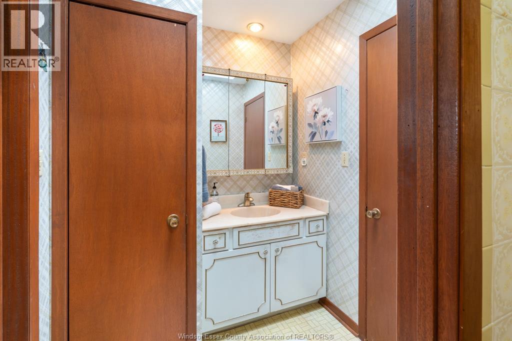 575 Talbot Road East, Leamington, Ontario  N8H 3V6 - Photo 24 - 26021185