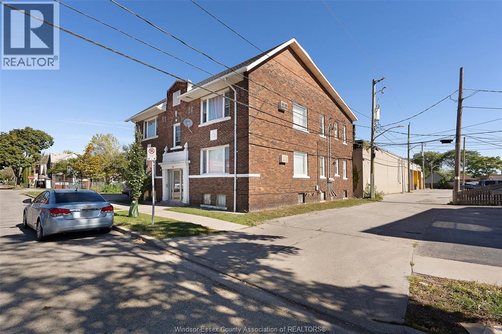 538 Louis Avenue, Windsor, Ontario  N9A 1W8 - Photo 2 - 26021053