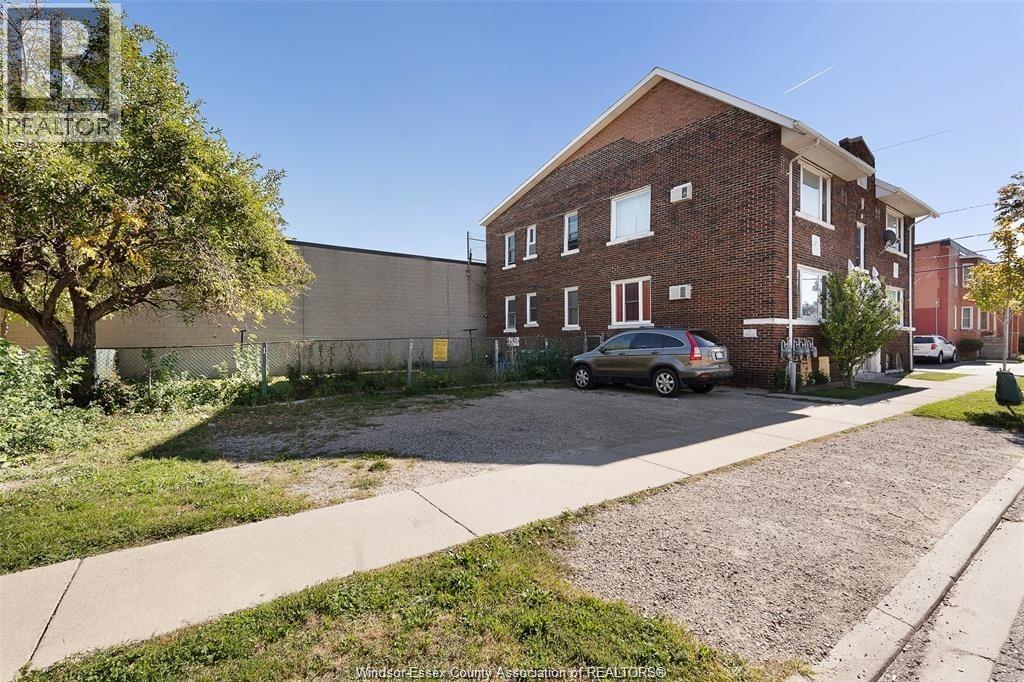 538 Louis Avenue, Windsor, Ontario  N9A 1W8 - Photo 3 - 26021053