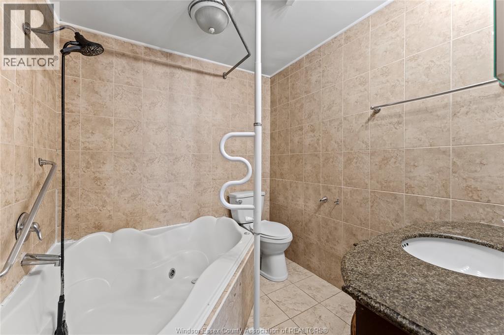5430 Lassaline, Windsor, Ontario  N8T 1A8 - Photo 13 - 26021322