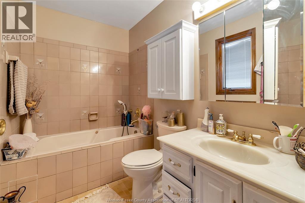 1537 Rosati, Lasalle, Ontario  N9J 2Z7 - Photo 13 - 26021313