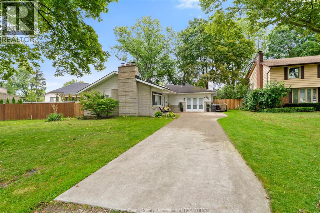 112 Clovelly, Tecumseh, Ontario  N8N 1G1 - Photo 1 - 26021340