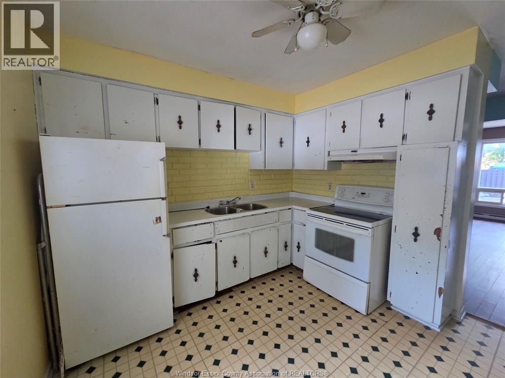 2816 Meadowbrook Lane, Windsor, Ontario  N8T 3C3 - Photo 6 - 26021394