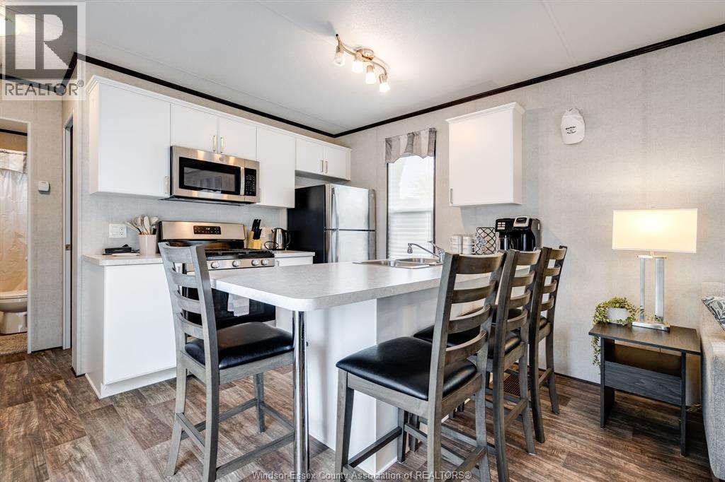 981 County Rd 2 Unit# 522, Lakeshore, Ontario  N8N 4P4 - Photo 3 - 26021277