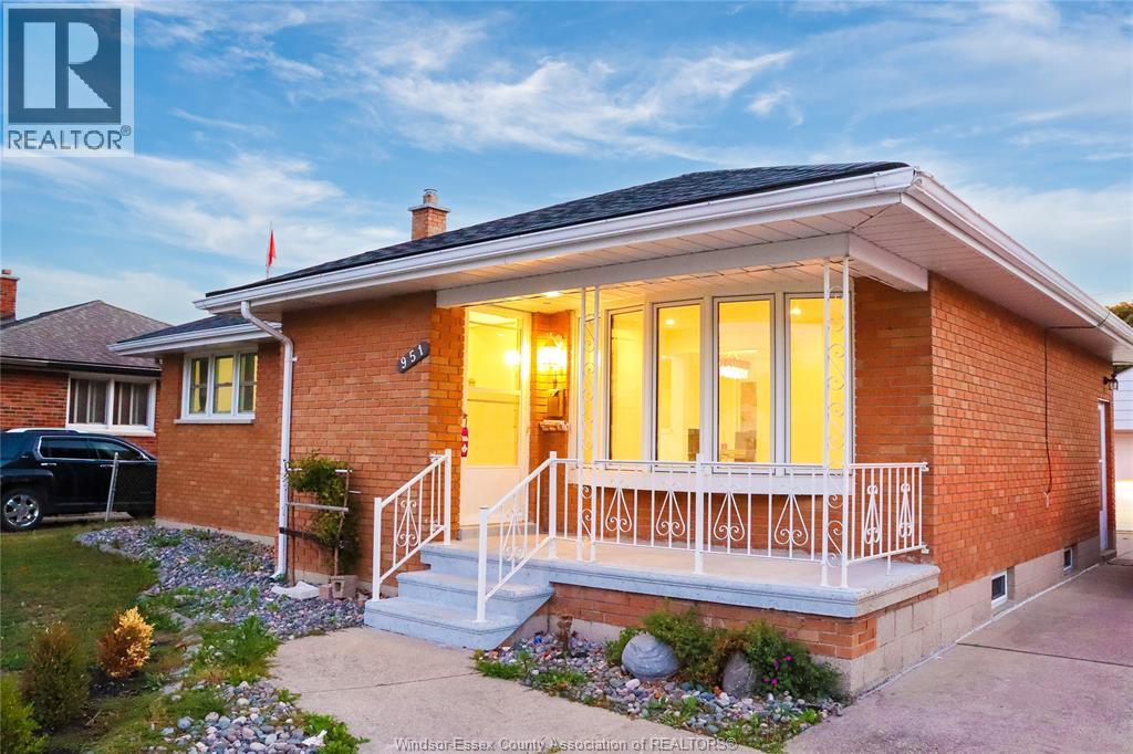 951 RIVERDALE, Windsor, Ontario
