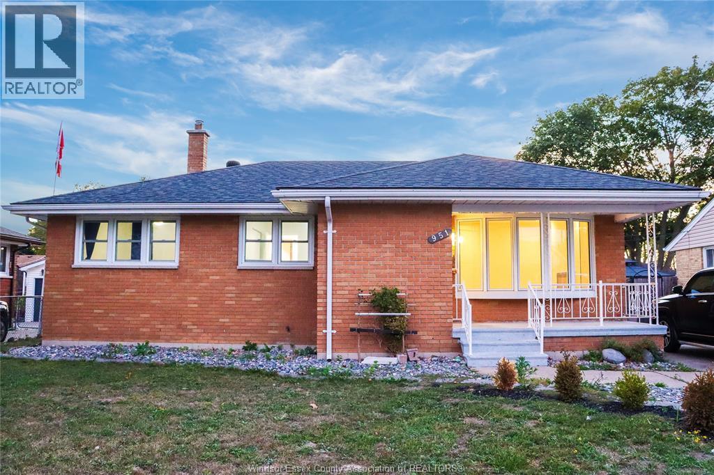 951 Riverdale, Windsor, Ontario  N8S 4C4 - Photo 2 - 26021406