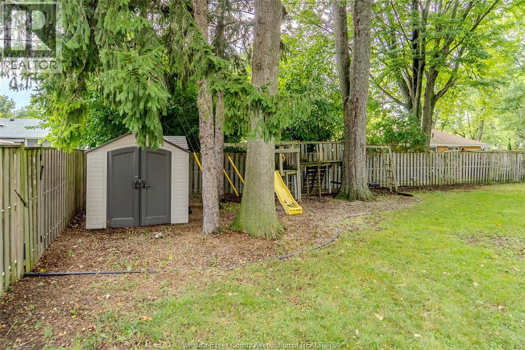 805 Roselawn Drive, Windsor, Ontario  N9E 1K7 - Photo 27 - 26021423
