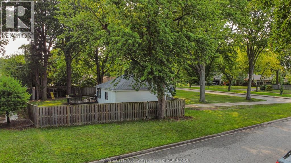 805 Roselawn Drive, Windsor, Ontario  N9E 1K7 - Photo 31 - 26021423