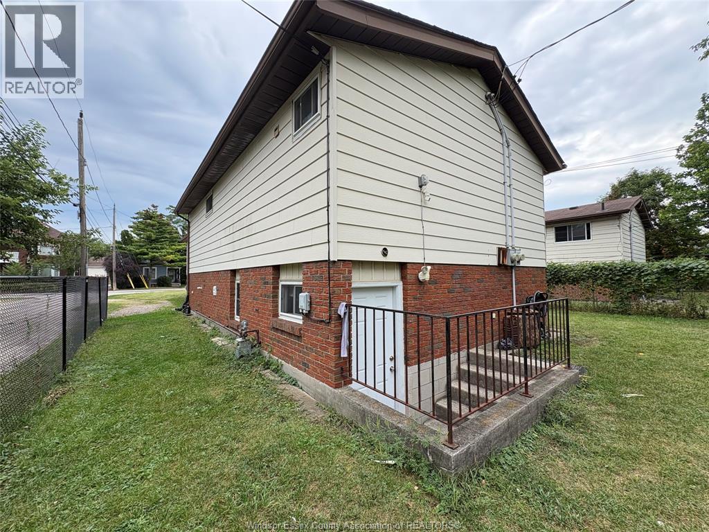 327 Curry, Windsor, Ontario  N9B 2B6 - Photo 1 - 26021449
