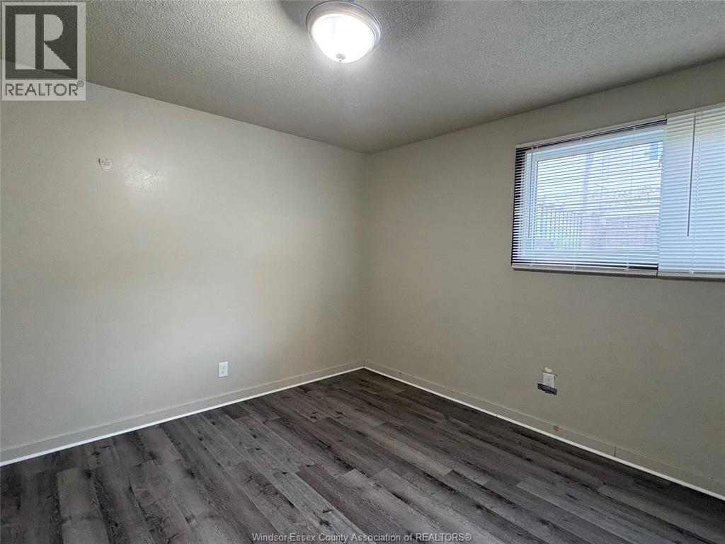 327 Curry, Windsor, Ontario  N9B 2B6 - Photo 8 - 26021449