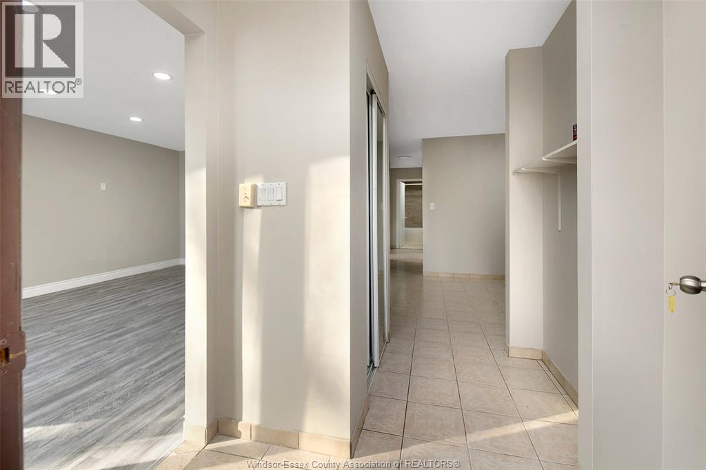 10820 Mulberry Drive Unit# Lower, Windsor, Ontario  N8R 1H8 - Photo 3 - 26021520