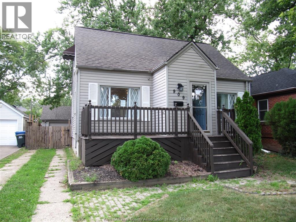 909 St. Marys, Windsor, Ontario  N8S 2V1 - Photo 1 - 26020308