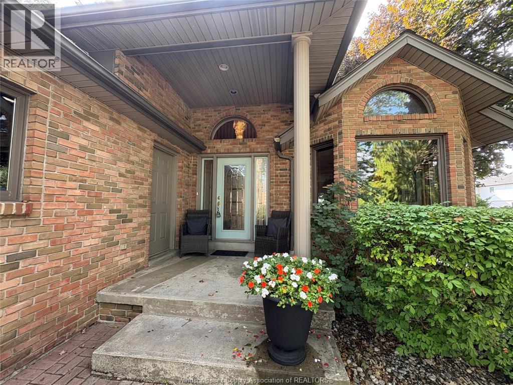 5871 Bagley Avenue, Lasalle, Ontario  N9H 2K6 - Photo 3 - 26021534