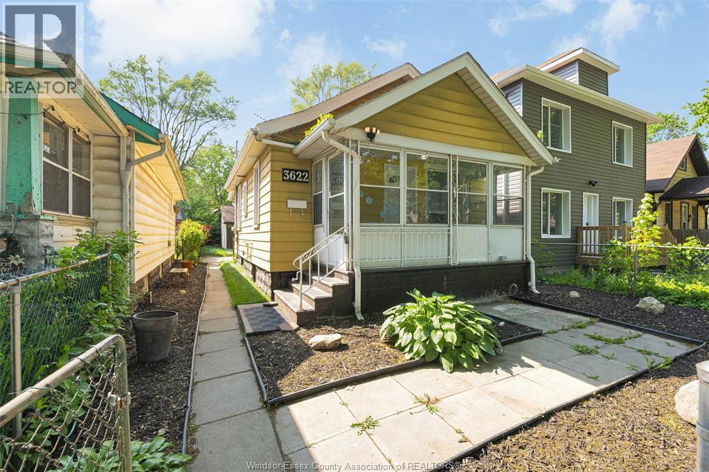 3622 QUEEN, Windsor, Ontario