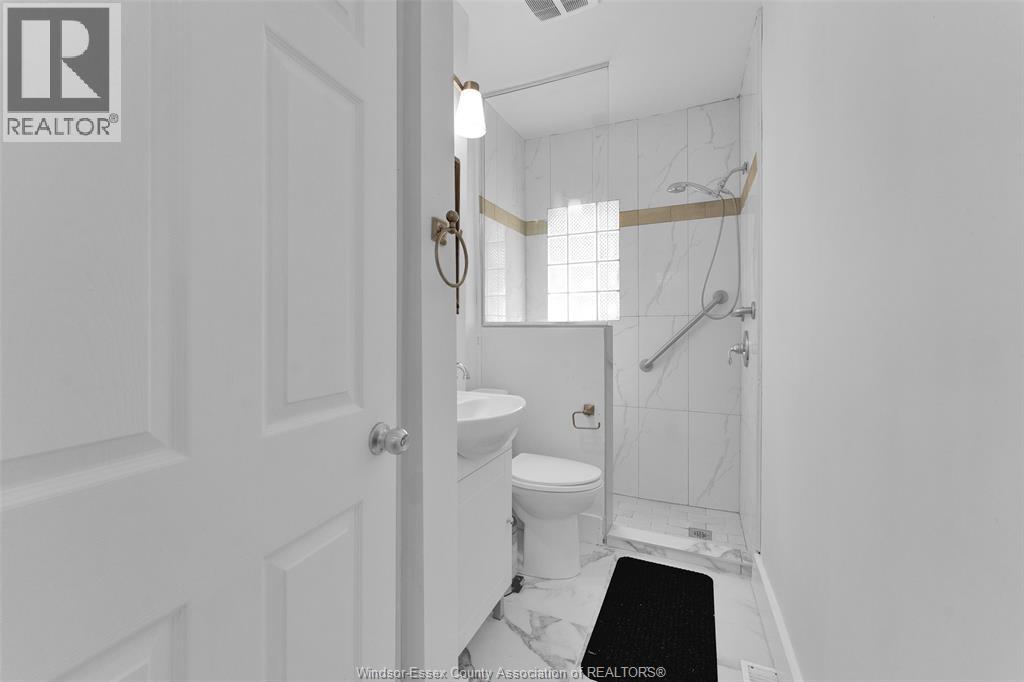 3622 Queen, Windsor, Ontario  N9C 1N9 - Photo 11 - 26021267