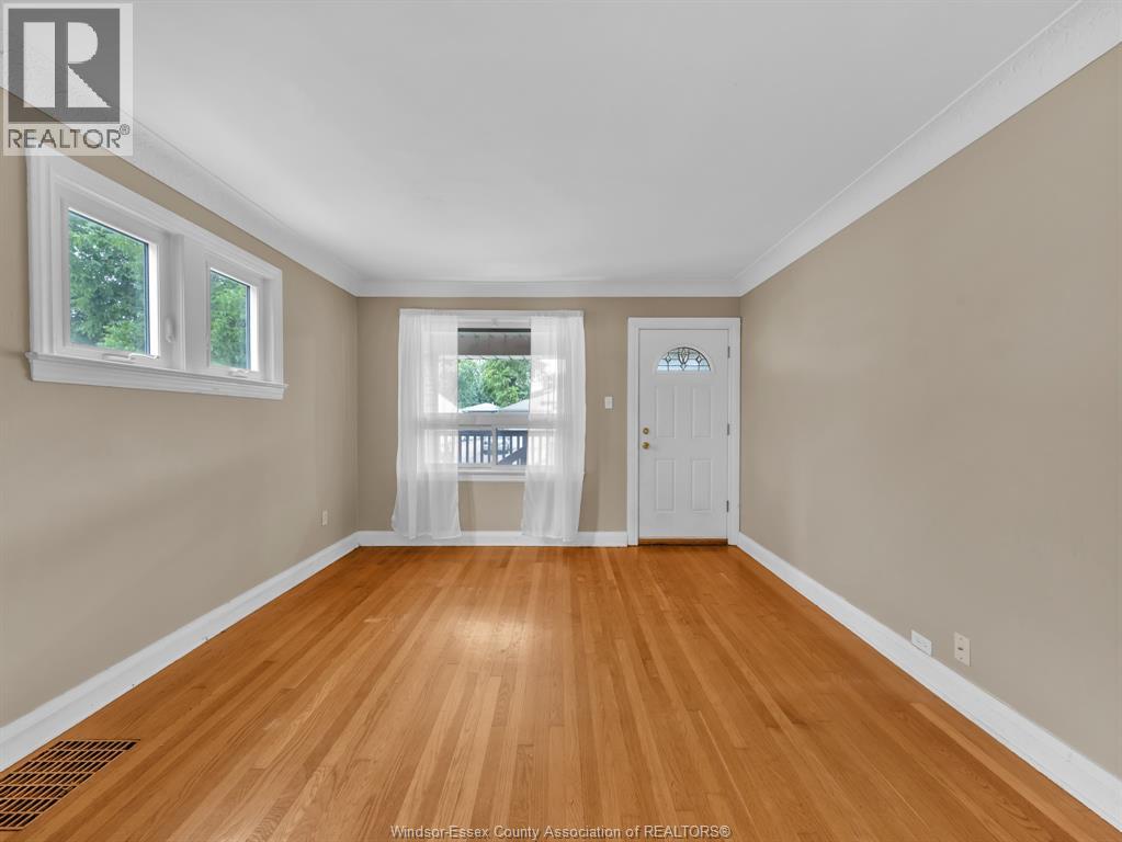 2318 Chandler, Windsor, Ontario  N8W 4A6 - Photo 6 - 26021593