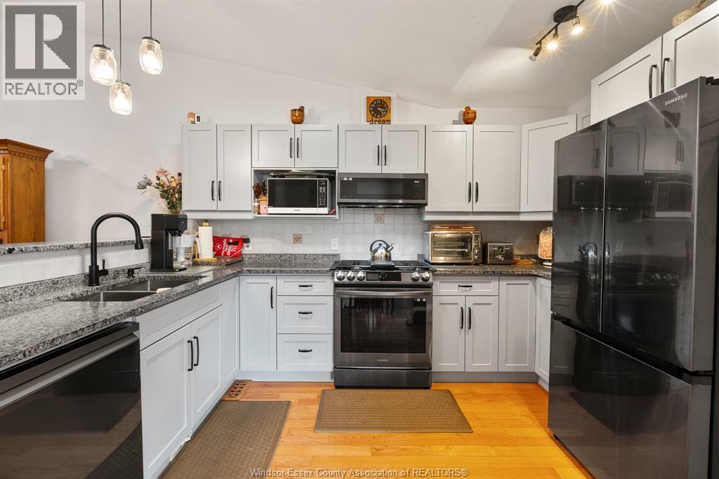 41 Queens Hill Crescent, Leamington, Ontario  N8H 5M5 - Photo 4 - 26021589