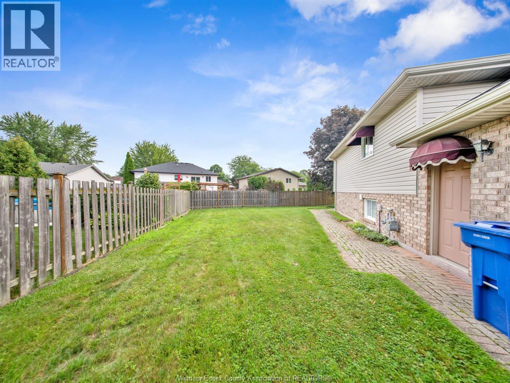 589 Olcott Avenue, Lasalle, Ontario  N9J 3M4 - Photo 2 - 26021665
