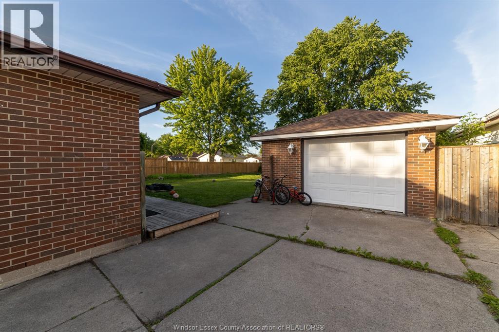 3018 Grandview Street, Windsor, Ontario  N8T 2L9 - Photo 21 - 26021669
