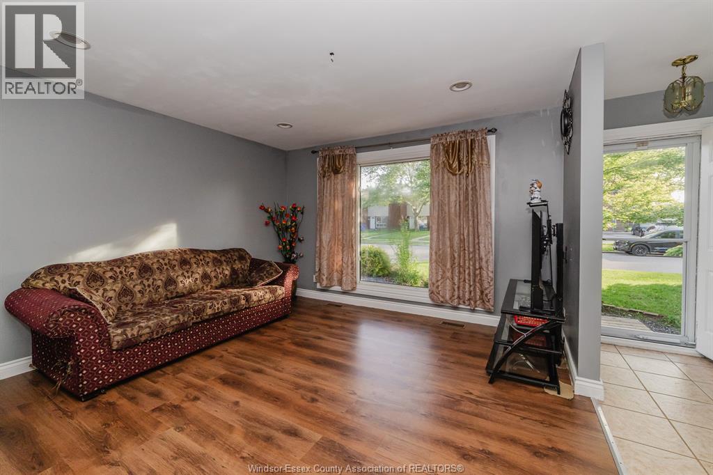 3018 Grandview Street, Windsor, Ontario  N8T 2L9 - Photo 6 - 26021669