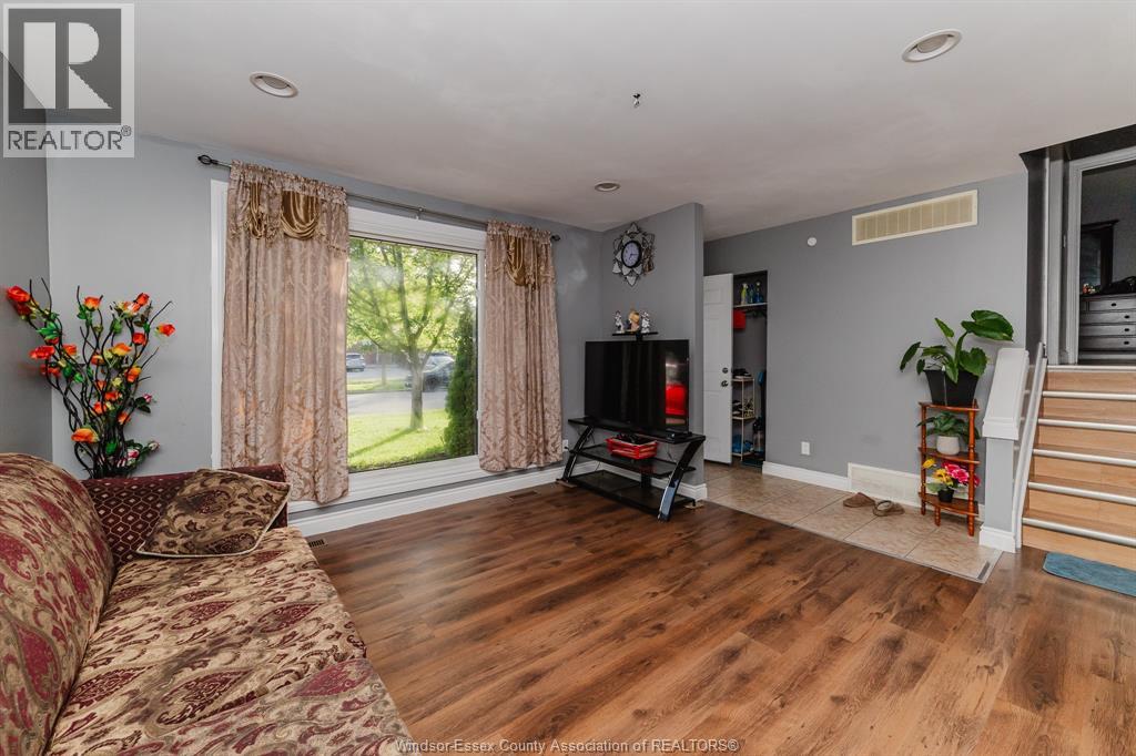 3018 Grandview Street, Windsor, Ontario  N8T 2L9 - Photo 7 - 26021669