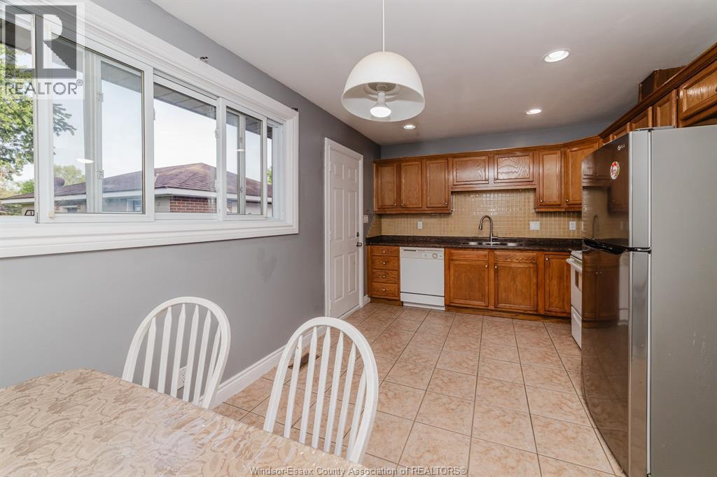 3018 Grandview Street, Windsor, Ontario  N8T 2L9 - Photo 8 - 26021669
