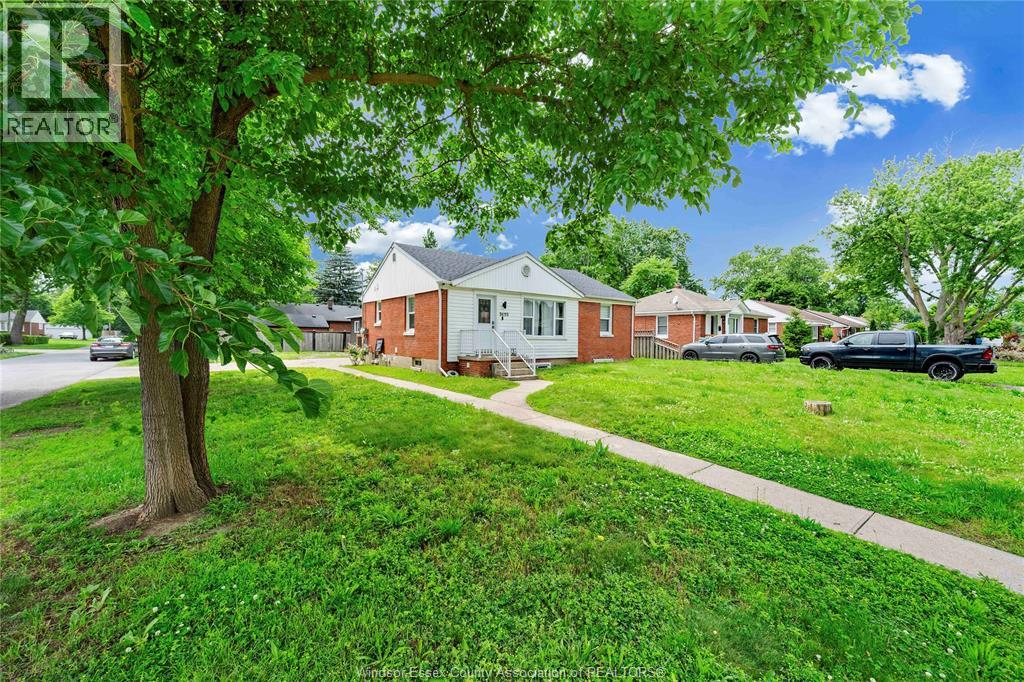3495 Longfellow Avenue, Windsor, Ontario  N9E 2L8 - Photo 8 - 26021688
