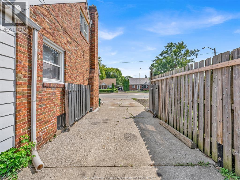 7640 Wyandotte Street East, Windsor, Ontario  N8S 1S5 - Photo 4 - 26021801