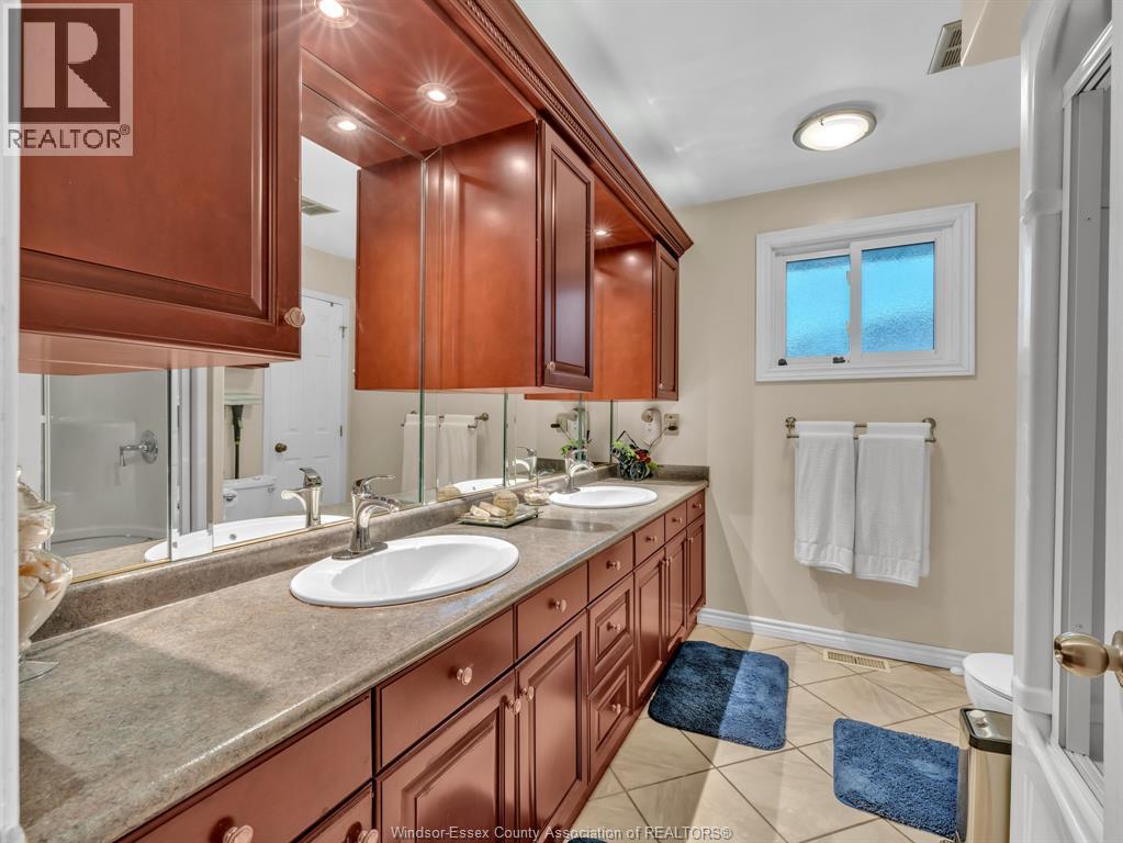 9975 Holly Crescent, Windsor, Ontario  N8R 1Y6 - Photo 18 - 26021735