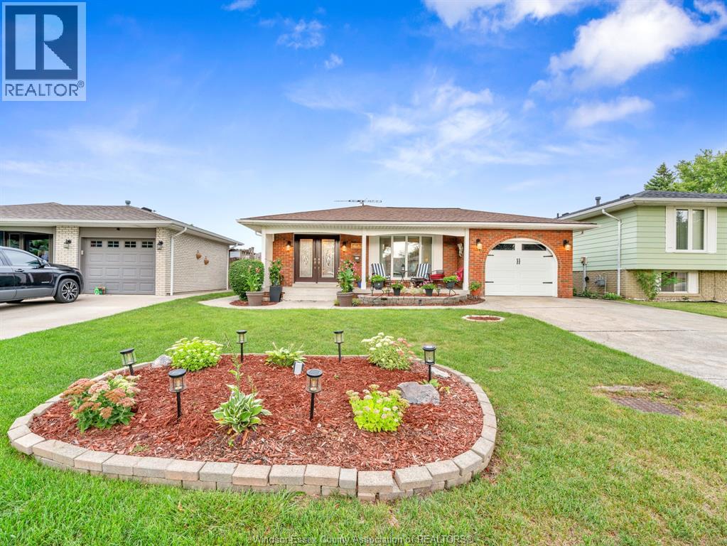 9975 Holly Crescent, Windsor, Ontario  N8R 1Y6 - Photo 2 - 26021735
