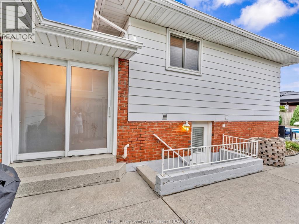 9975 Holly Crescent, Windsor, Ontario  N8R 1Y6 - Photo 35 - 26021735