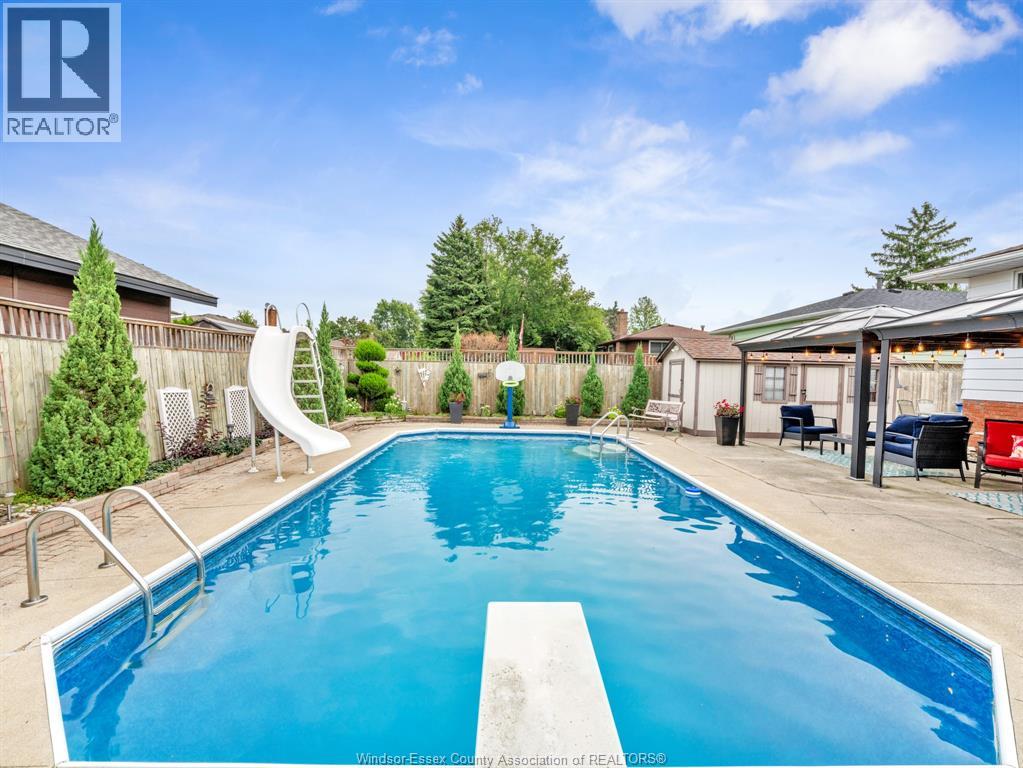 9975 Holly Crescent, Windsor, Ontario  N8R 1Y6 - Photo 37 - 26021735