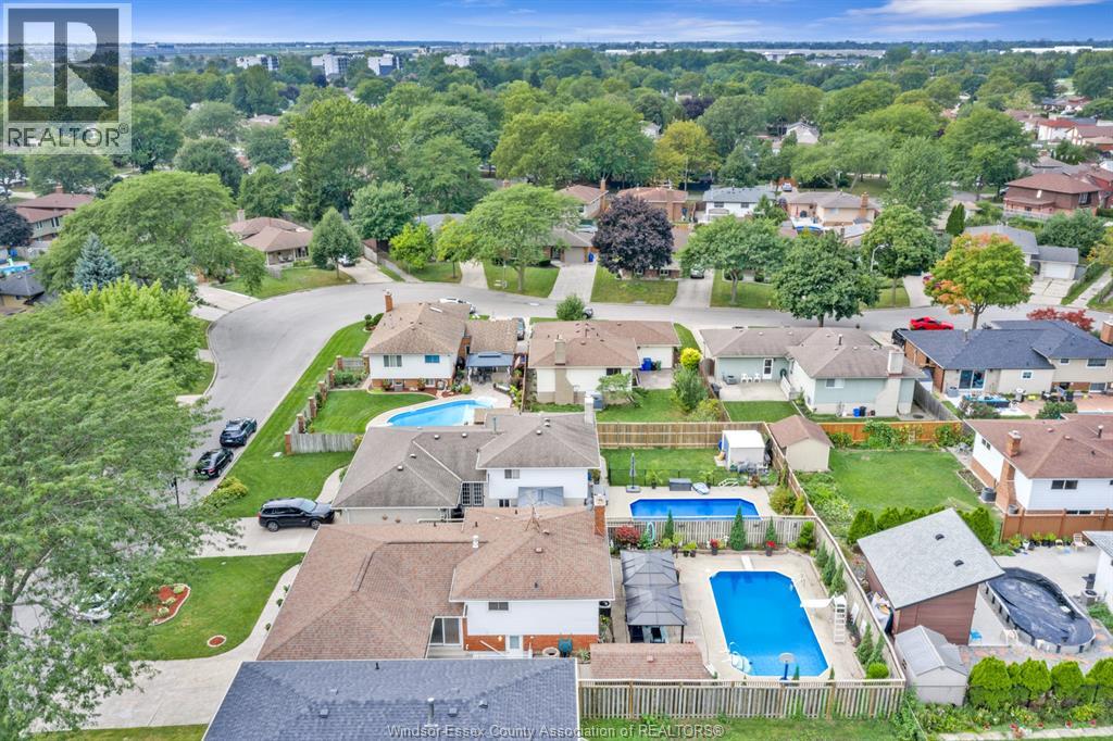 9975 Holly Crescent, Windsor, Ontario  N8R 1Y6 - Photo 47 - 26021735