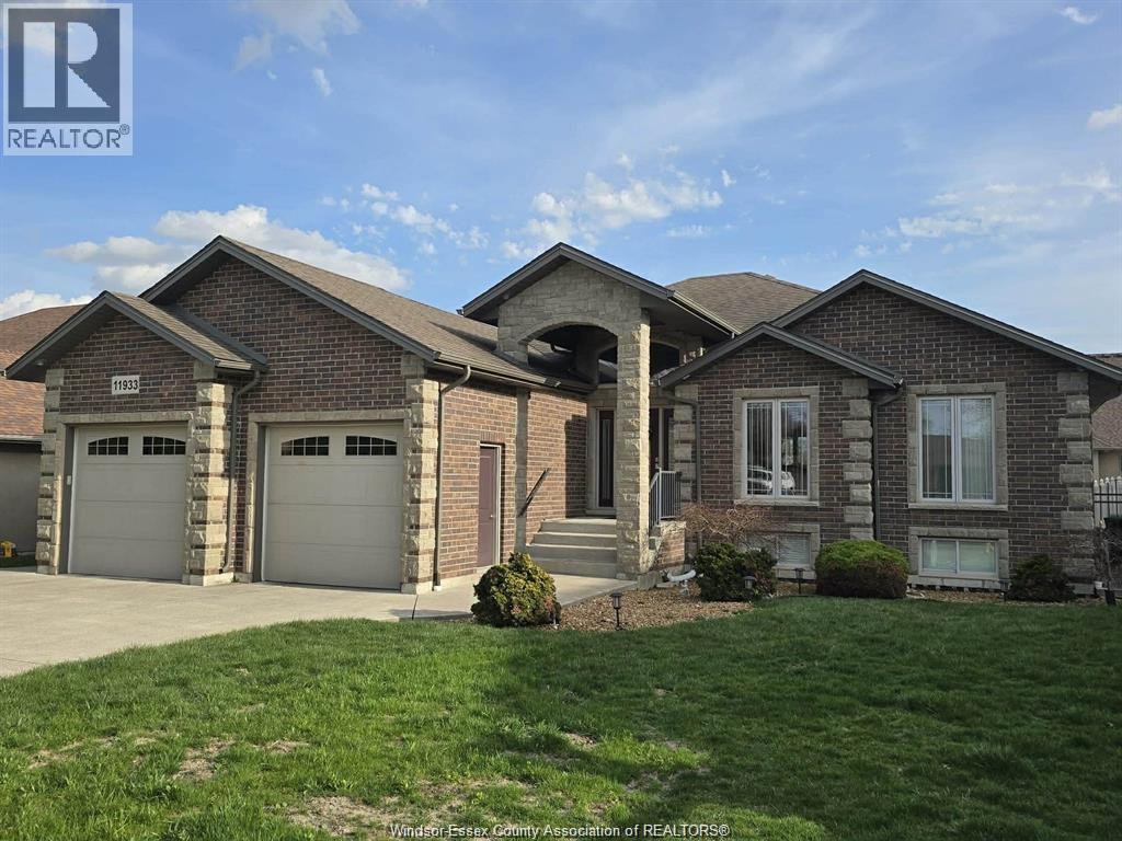 11933 Maisonneuve Street, Tecumseh, Ontario  N8N 1R2 - Photo 2 - 26021913