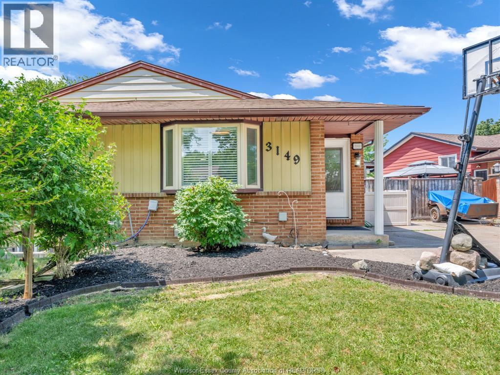3149 Elmwood Crescent, Windsor, Ontario  N8R 1X5 - Photo 1 - 26021921
