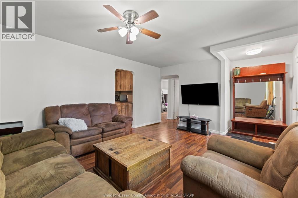 3555 County Rd 42, Windsor, Ontario  N9A 6J3 - Photo 6 - 26021649