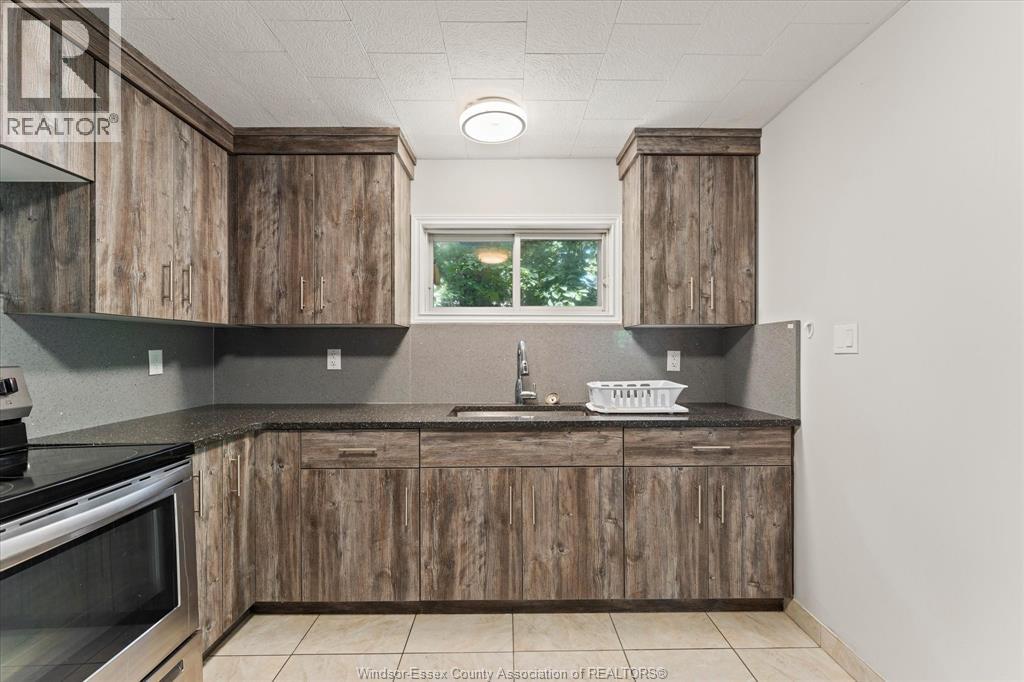 3555 County Rd 42, Windsor, Ontario  N9A 6J3 - Photo 8 - 26021649