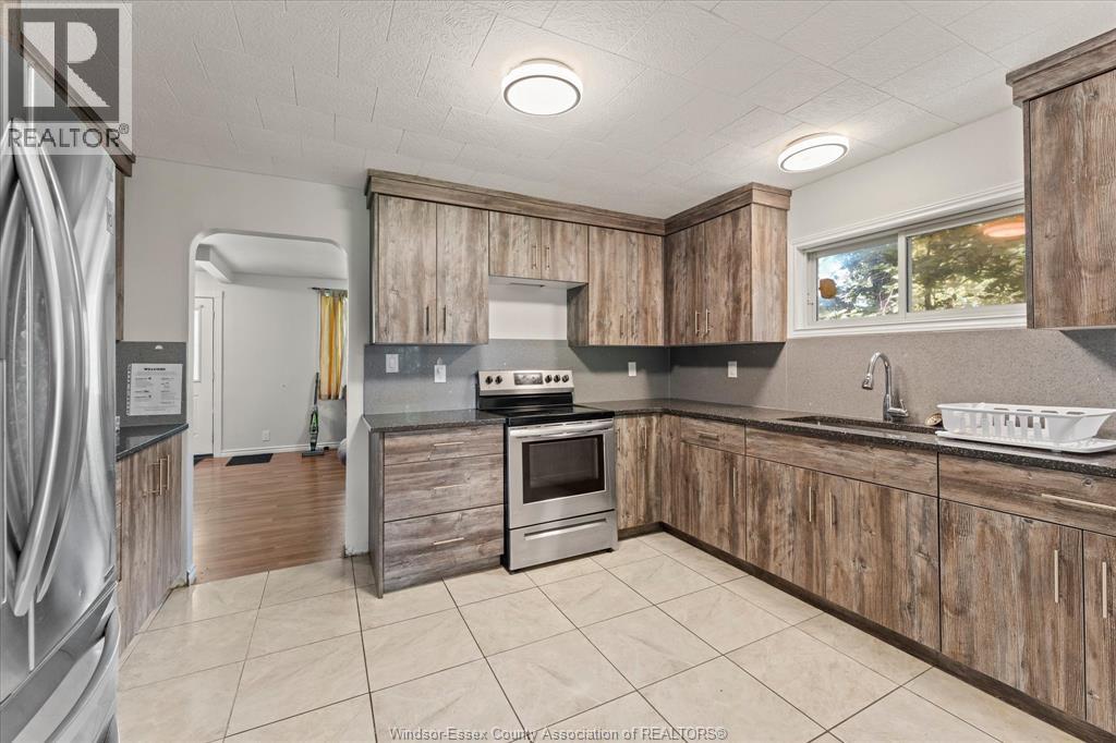 3555 County Rd 42, Windsor, Ontario  N9A 6J3 - Photo 9 - 26021649