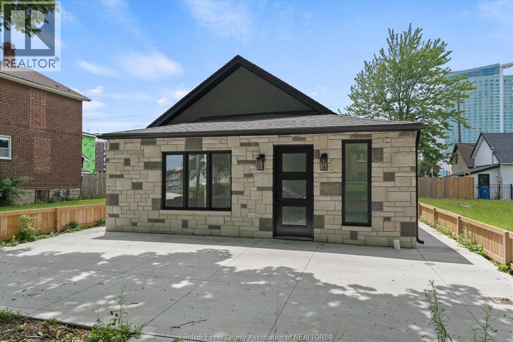 229 Aylmer, Windsor, Ontario