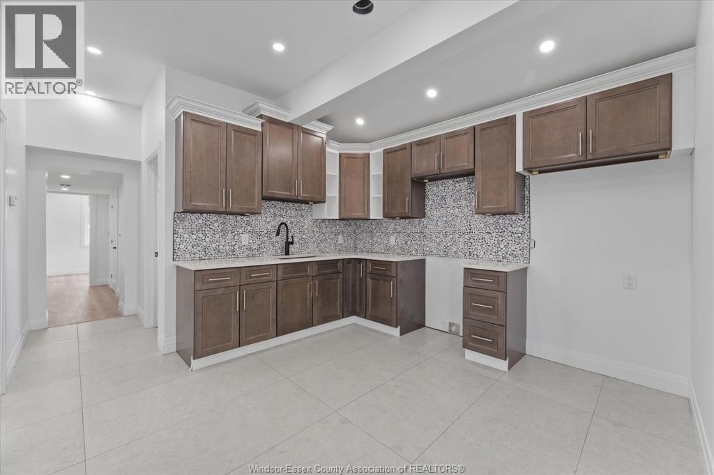 229 Aylmer, Windsor, Ontario  N9A 1T1 - Photo 8 - 26021934