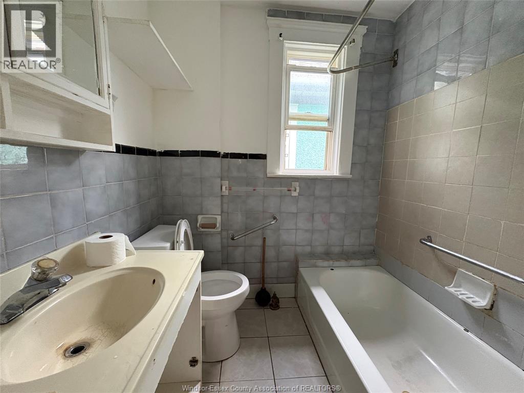 216 Cameron Avenue, Windsor, Ontario  N9B 1Y6 - Photo 12 - 26021967